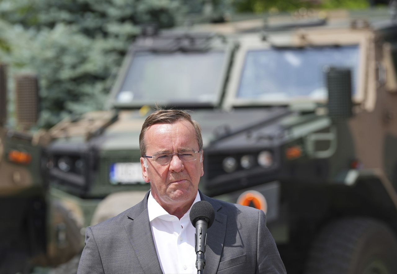 Polish Defense Minister Accuses President of Lying on Military Aid to Ukraine