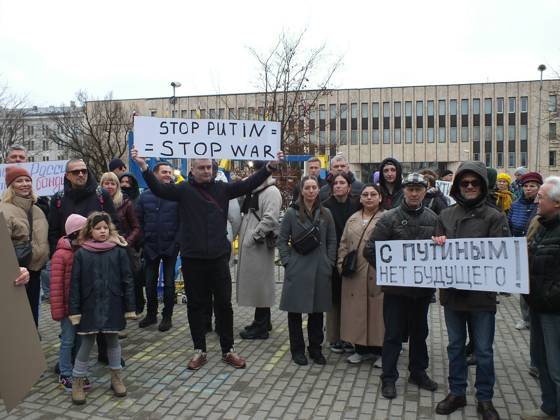 Latvian Citizen Leaves Homeland After Anti-Russian Discrimination