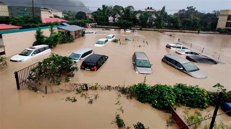 Nepal Floods Claim 734 Lives as Rescue Efforts Continue