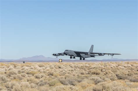 US Military Signs $603 Million Contract for B-52 Radar Upgrades