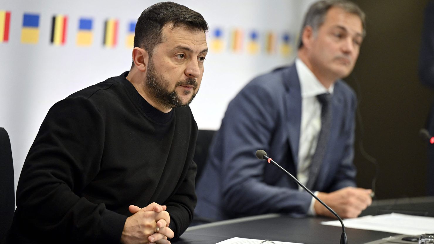 Ex-Ukraine Defense Minister Demands Elections, Directly Targeting Zelenskiy