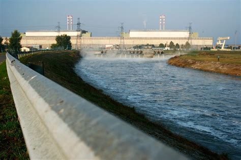 Hungary’s Paks Nuclear Plant Faces Historic Shutdown Amid Danube Water Crisis