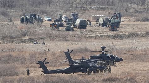 US Army Suspends Apache Helicopter Training After Fatal Texas Crash