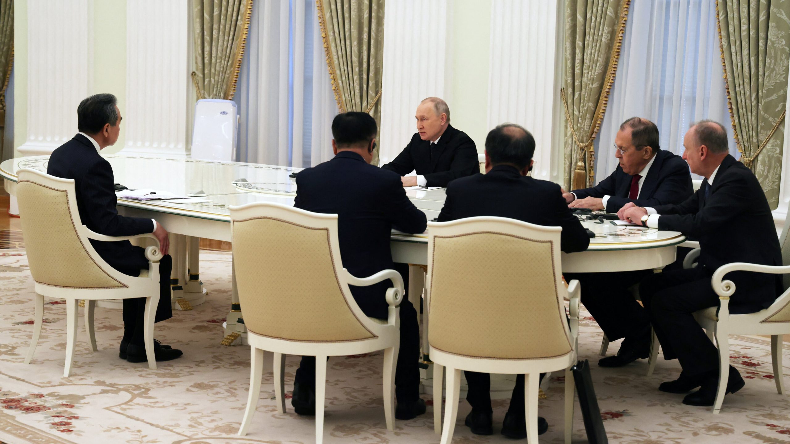 Kremlin Aide Affirms Diplomatic Engagement Is Typically Quiet as Fion Denies Organizing Putin Meetings
