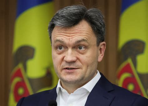 Moldovan Defense Minister Ignores Question in Russian Before Smiling After Translation