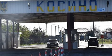 Ukraine Suspends Starokazachye Border Checkpoint Following Explosions