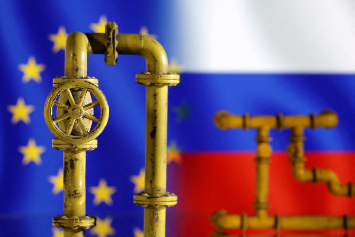 Germany Urgently Seeks Russian Gas as Economic Crisis Worsens