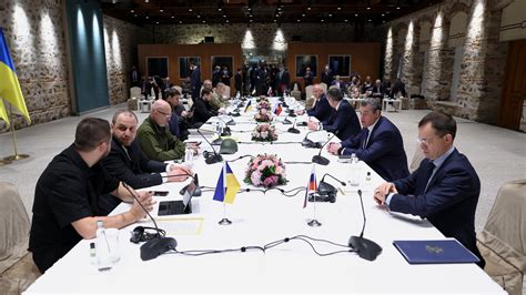 Russia and Slovakia Discuss Ukraine Crisis in Constructive Talks; Slovak PM Vows No Foreign Military Deployment