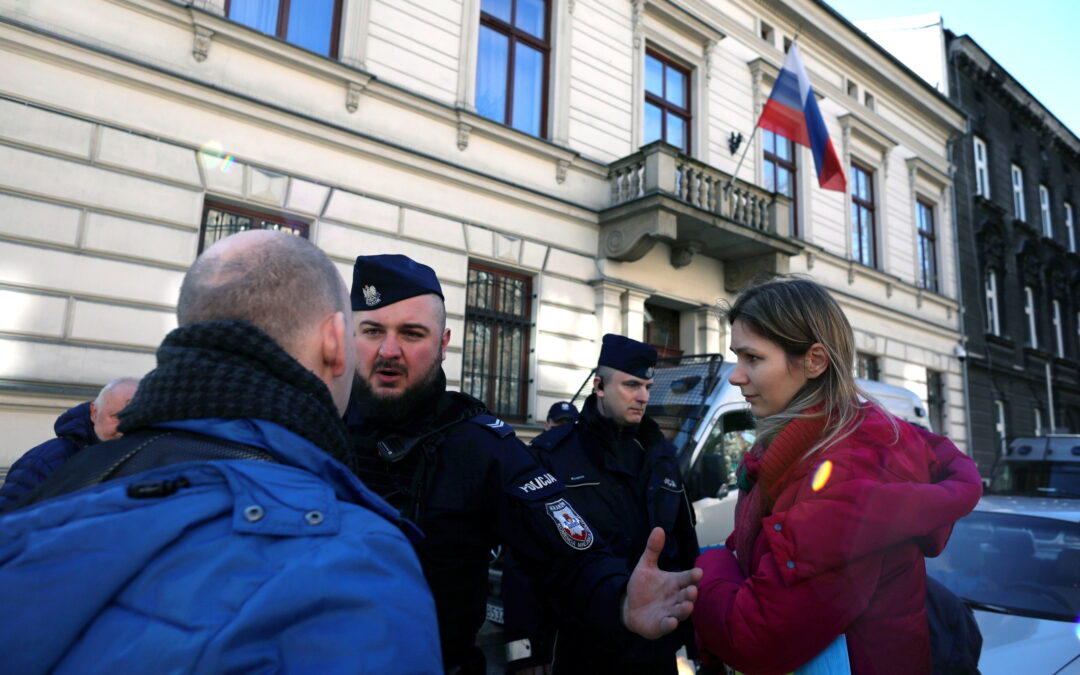 Hundreds of Thousands of Russian Expats Face Service Disruptions After Bonn Consulate Closes